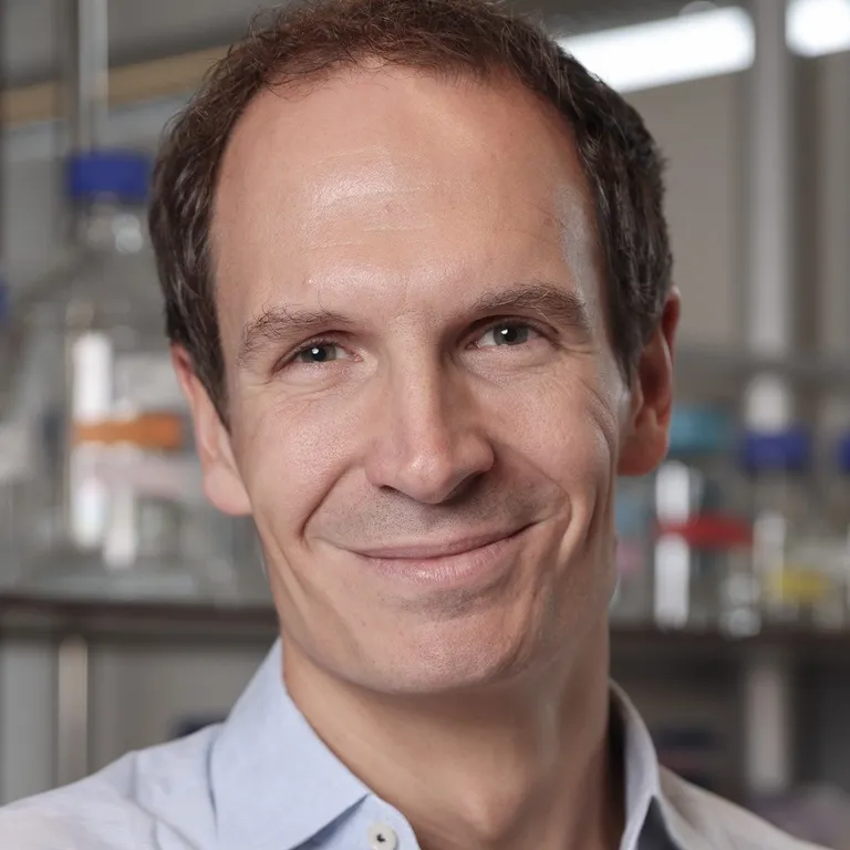 Close up front facing profile picture of johannes gräf